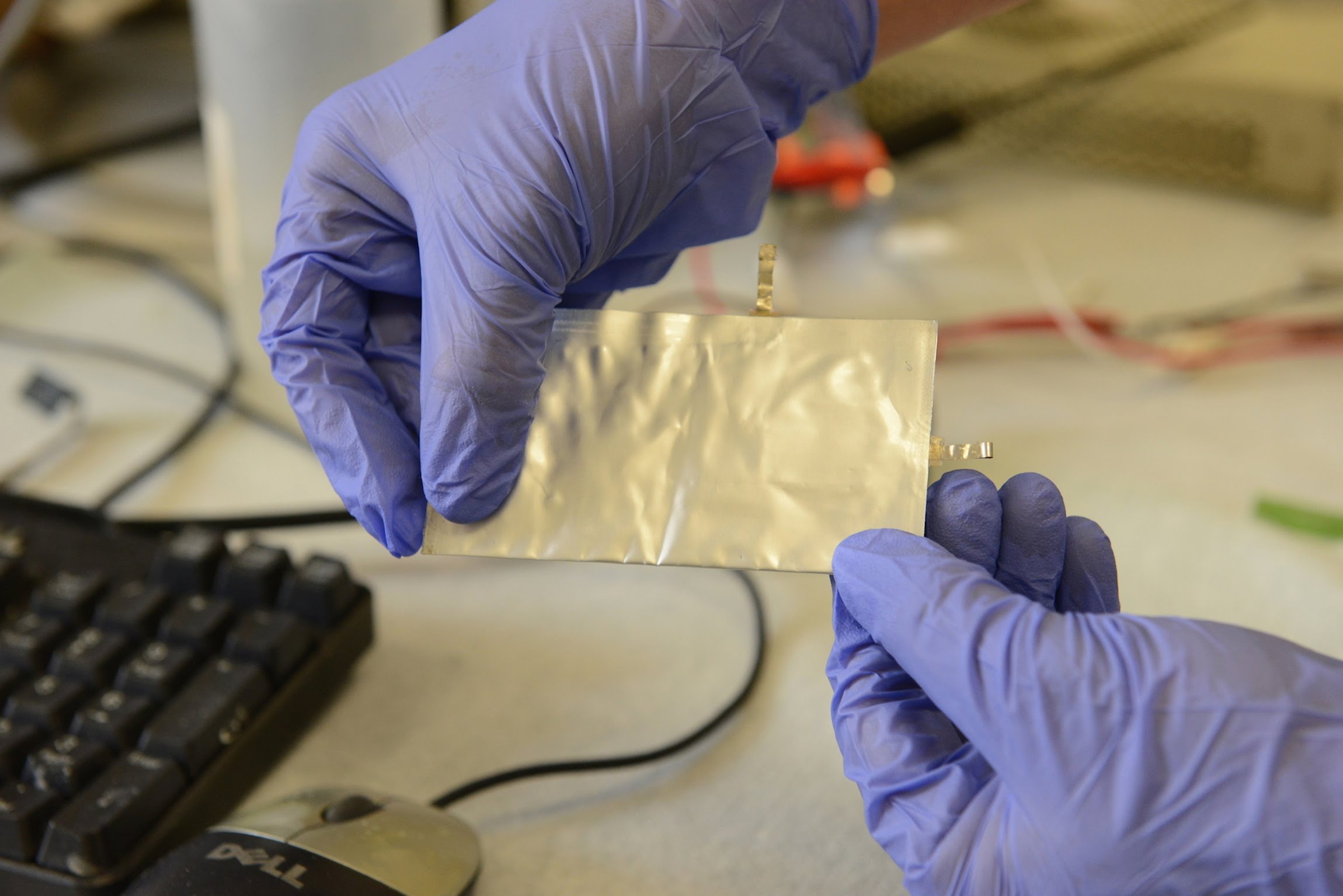 Skoltech has developed high-power potassium batteries that charge in 10 seconds