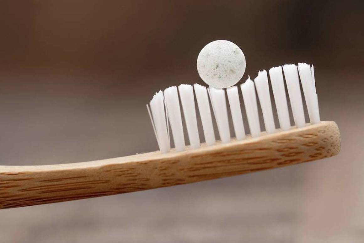 Les Canadiens ont inventé le dentifrice en comprimés pour se débarrasser des tubes en plastique
