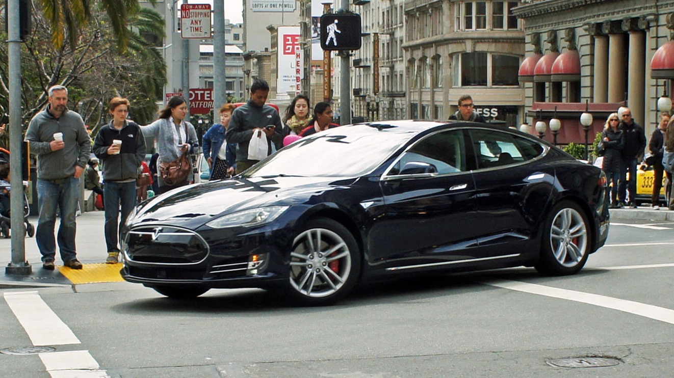 Tesla cars will soon be able to talk with pedestrians