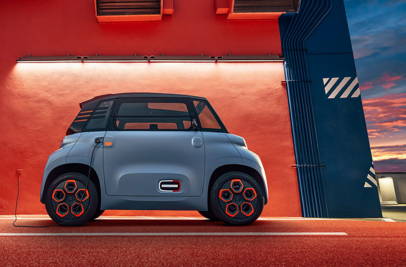 Citro&euml;n presented a tiny two-seater electric car Ami
