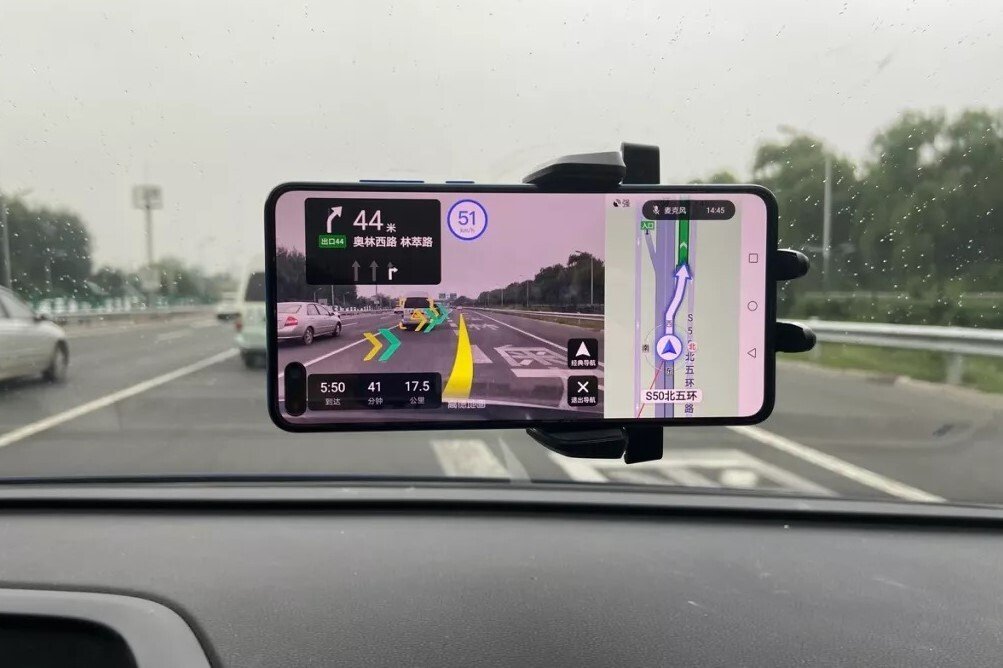 Developed the first AR navigation app for drivers