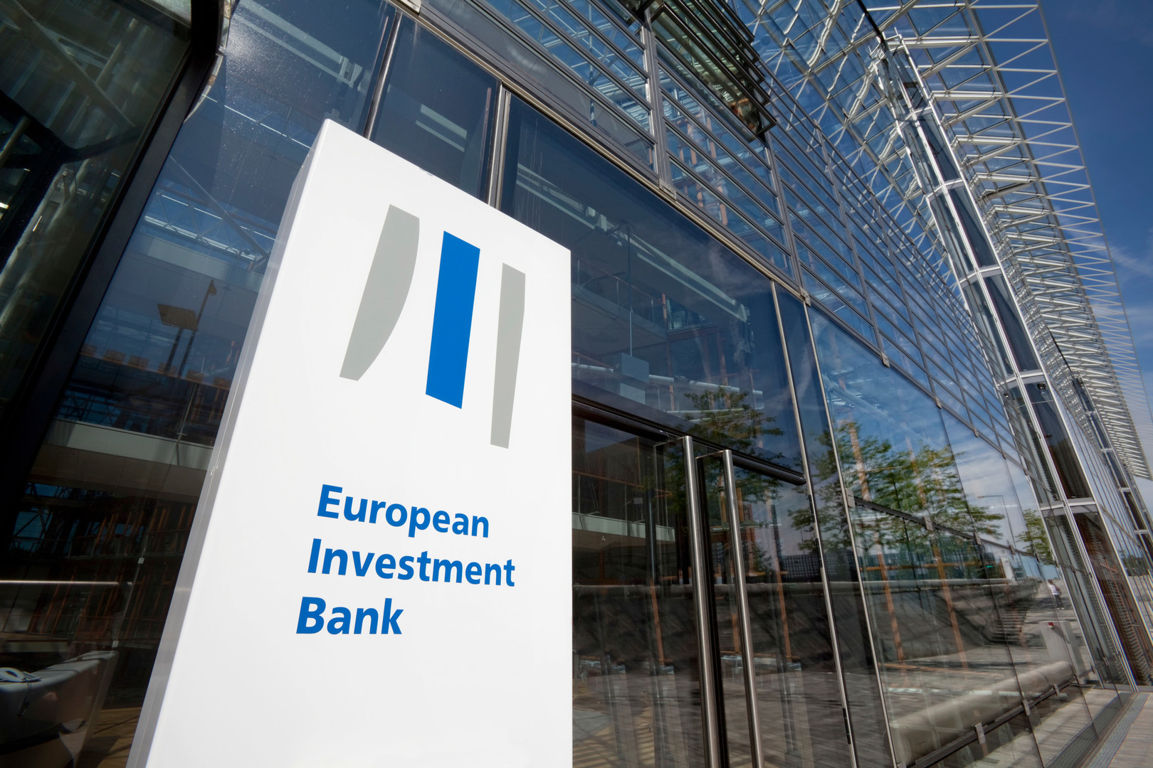 European Investment Bank plans to sell bonds via blockchain